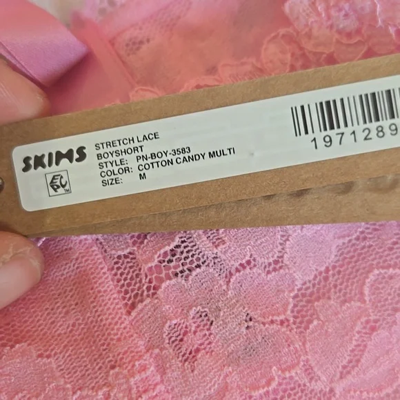 SKIMS stretch lace set - Picture 5 of 6